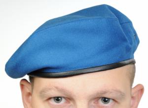 Beret niebieski